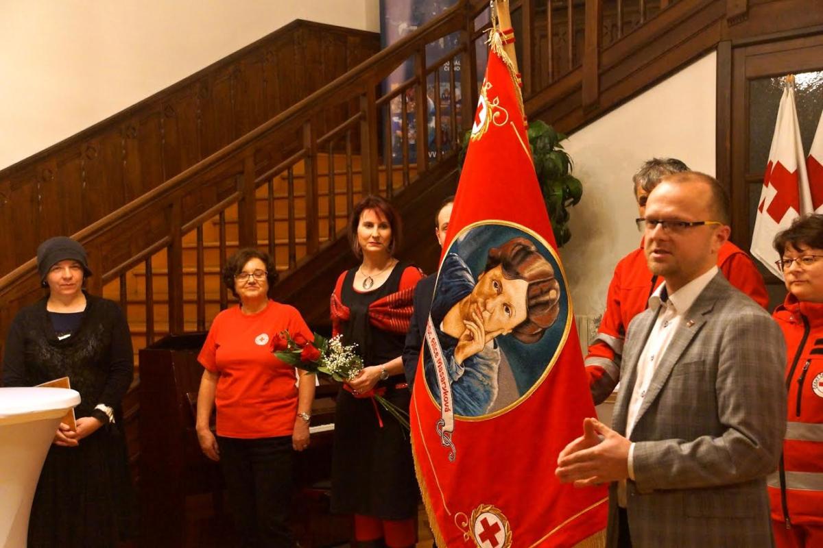 Český červený kříž slaví 100 let. Výstava připomene Alici Masarykovou i současné aktivity