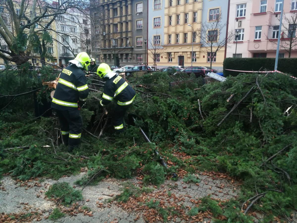 Zásah hasičů v JSDH MO Pardubice I. Náměstí Legií
