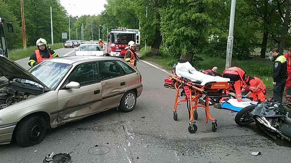 Nehoda motorkáře v Rybitví - Foto: HZS Pardubického kraje