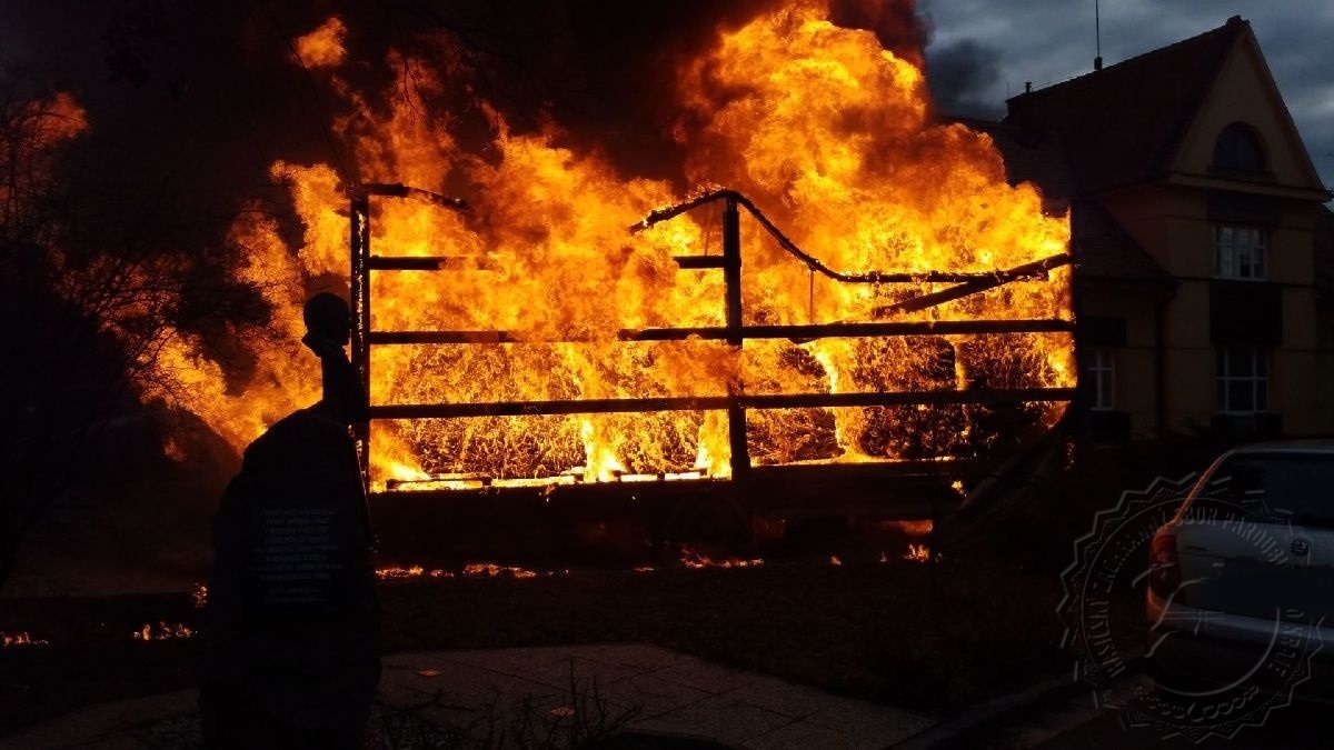 Požár nákladního vozidla v Přelouči