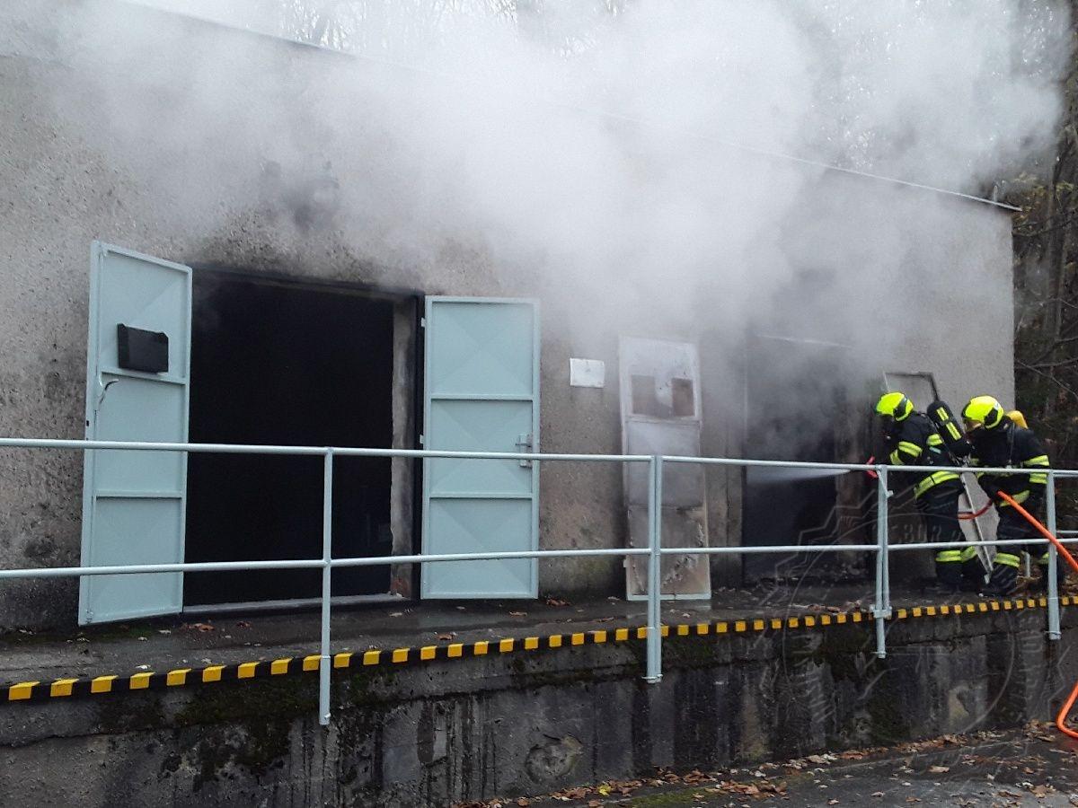 Požár ve skladu hořlavých kapalin v Hlinsku.