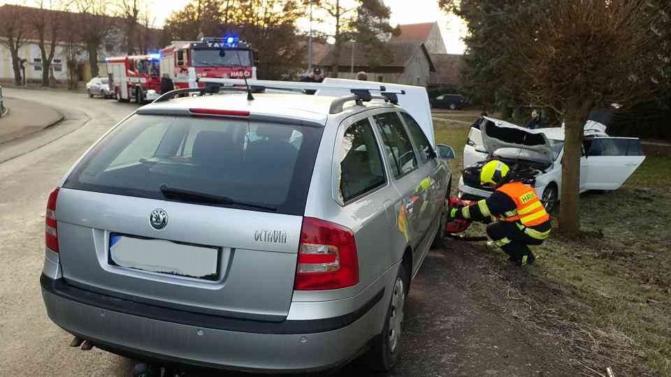 Dvě jednotky hasičů zasahovaly u nehody ve Starých Ždánicích