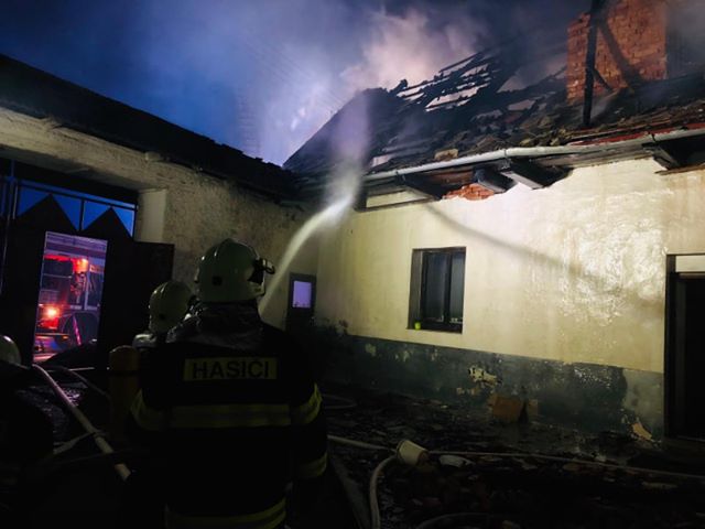 Požár střechy rodinného domu v obci Svatý Jiří