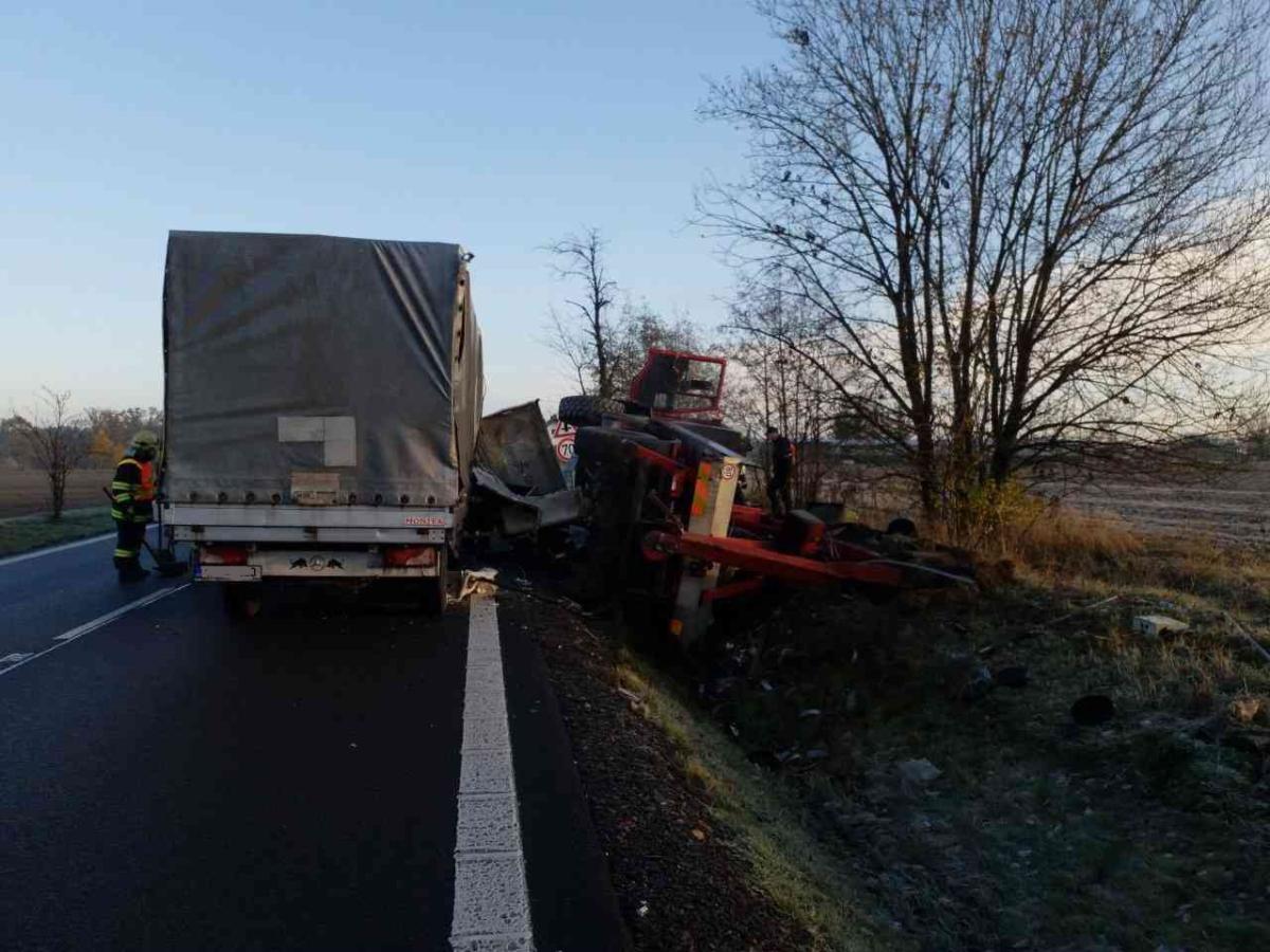 Silnice I/37 u Lukavice byla dopoledne uzavřena kvůli nehodě