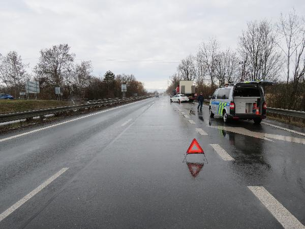 Nehoda na silnici I/37 za sjezdem od Březhradu směrem na Hradec Králové