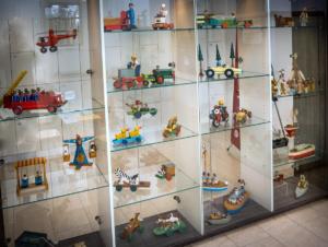 Grusovo království hraček se představuje v pokladně Východočeského muzea