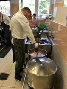 Kulinářský workshop ukázal, jak ve školách využít méně časté suroviny - ZŠ Brožíkova