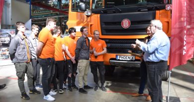 Pod rukama žáků z automobilních škol vzniknou dvě nová vozidla Tatry Phoenix